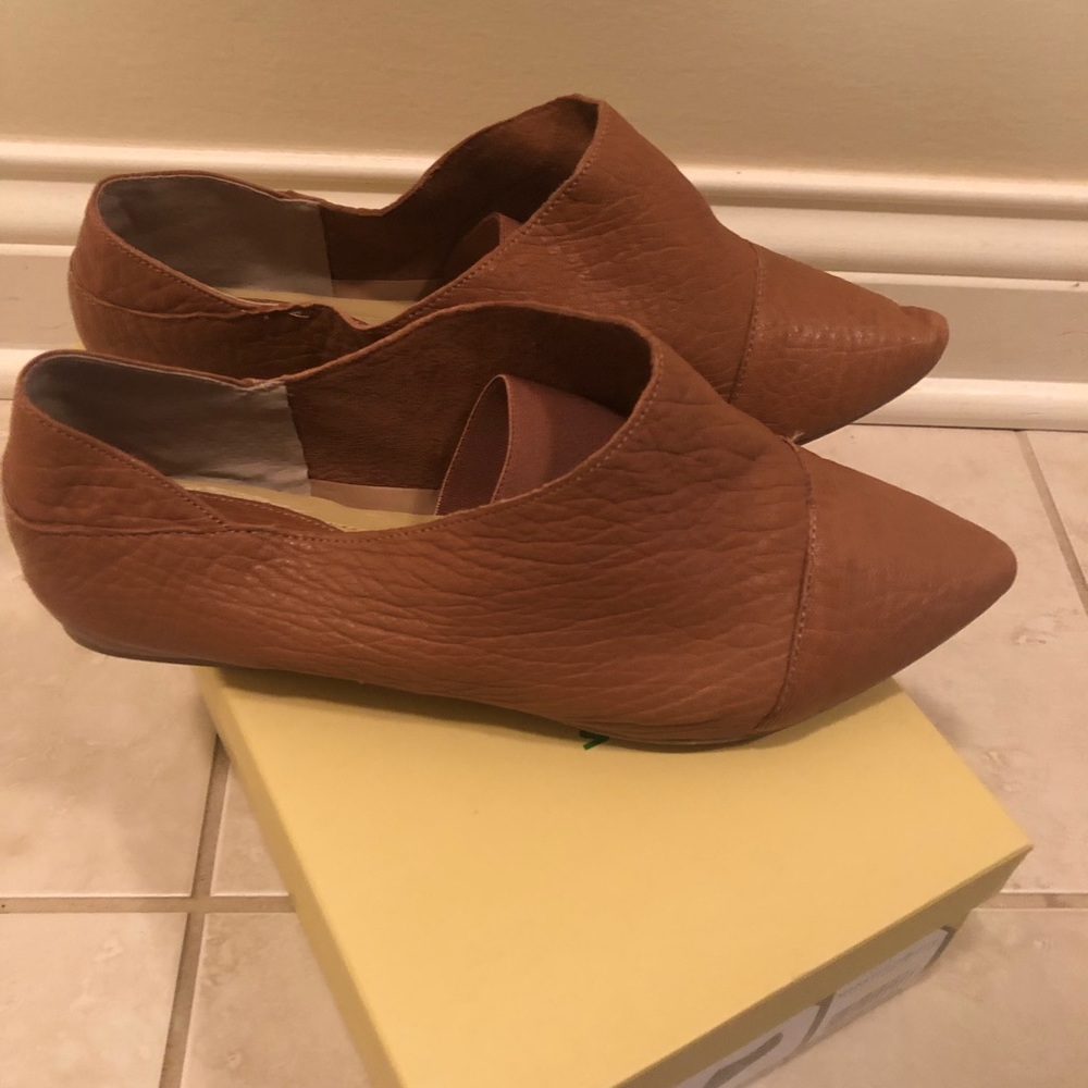 Max Studio Lively Leather Flats
